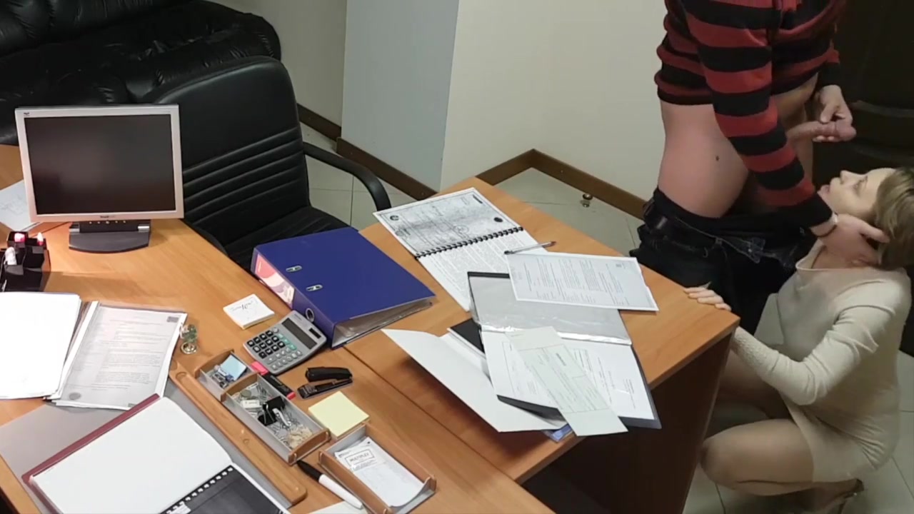 Жесткий анал и минет с офисной секретаршей